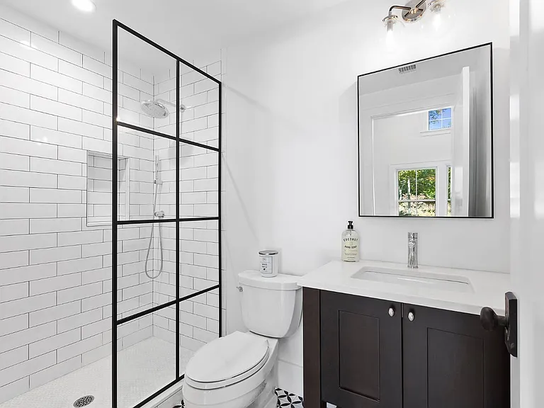 8 Greenway Dr — Photo 25