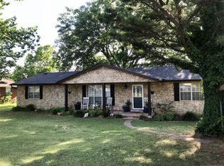 805 Wolfe Ln, Ada, OK 74820