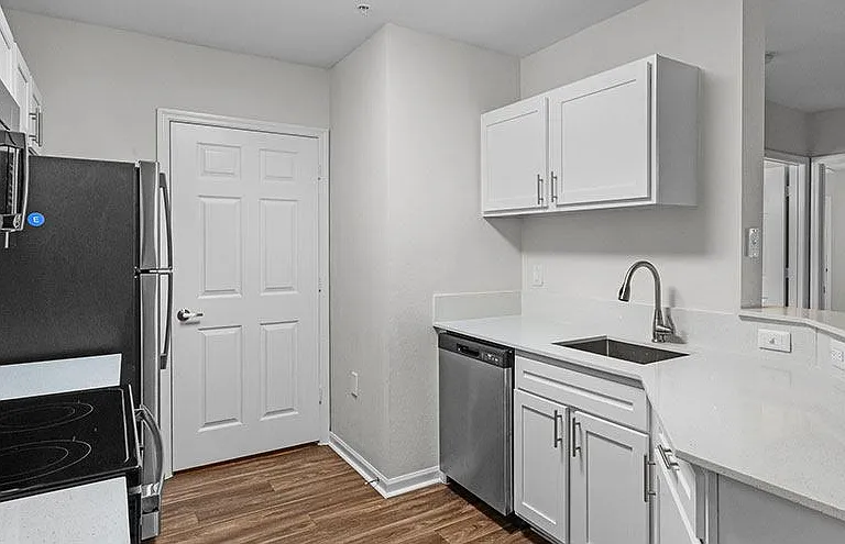 Stonecastle Apartment Homes — Photo 4