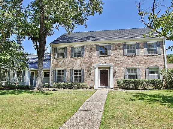 15810 Dawnbrook is located in the distinctive Olde Oaks subdivision.