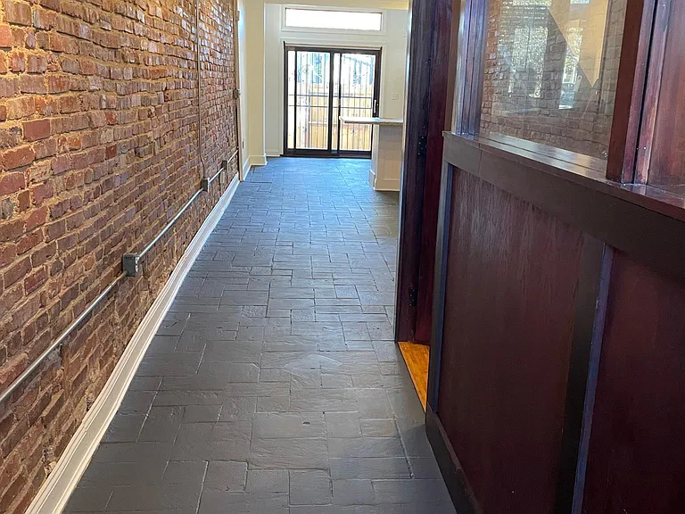 1383 Potomac Ave SE — Photo 2