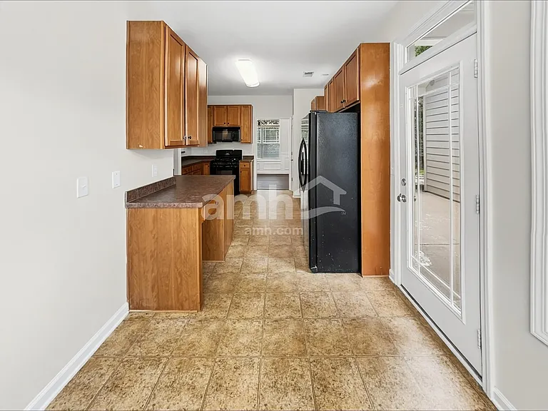 302 Harmony Lake Dr — Photo 5