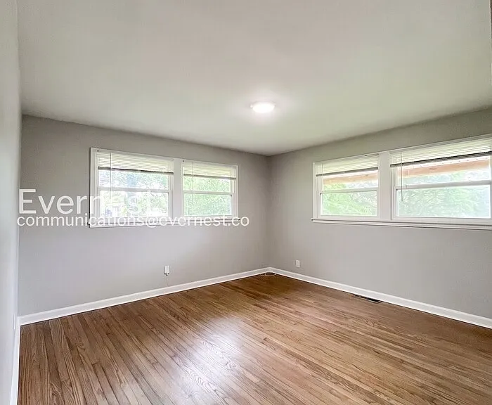 405 Cedarvalley Dr — Photo 9