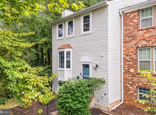 10008 Chestnut Wood Ln, Burke, VA 22015