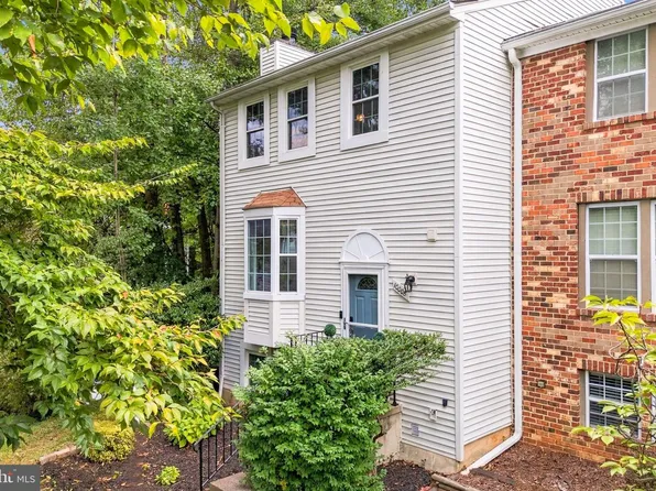 10008 Chestnut Wood Ln, Burke, VA 22015