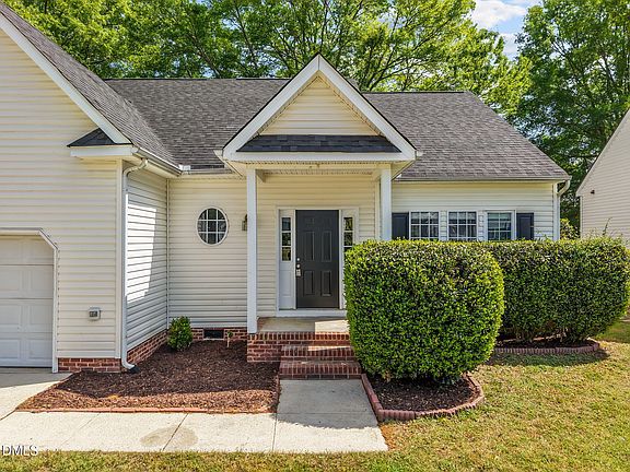 4th image of 640 Hanska Way