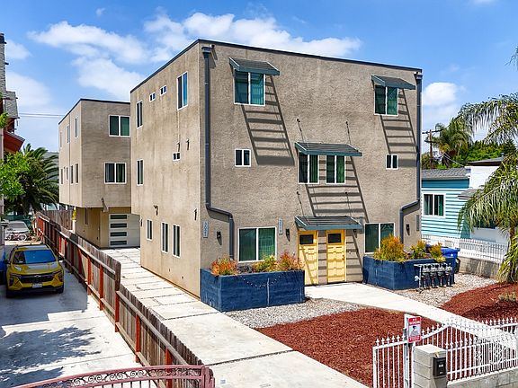 2nd image of 3019 Raymond Ave #3021-1/2