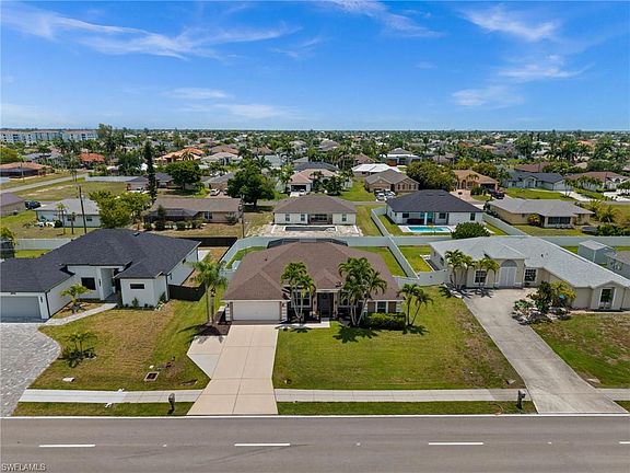 3rd image of 3917 Agualinda BLVD