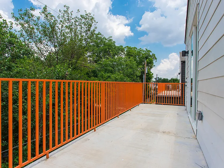 4001 Roseland Ave — Photo 41