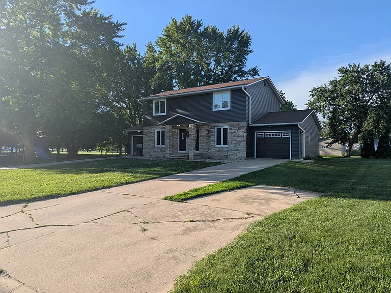840 Church St — Photo 2