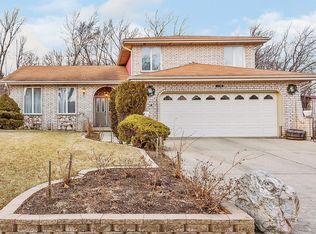 1130 W Farmwood Dr, Addison, IL 60101