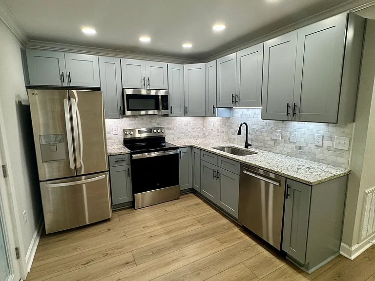 129 Larkyn Dr — Photo 1