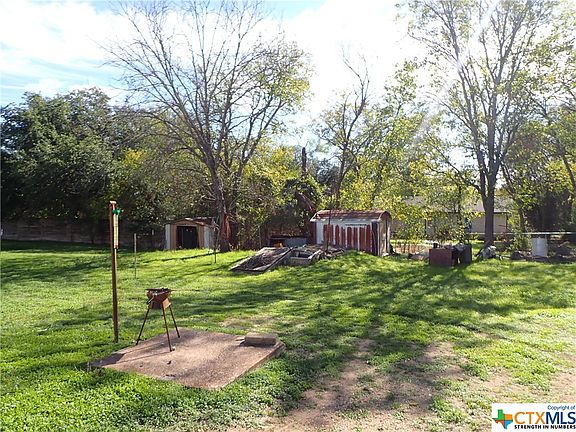 3rd image of 1006 E Avenue G