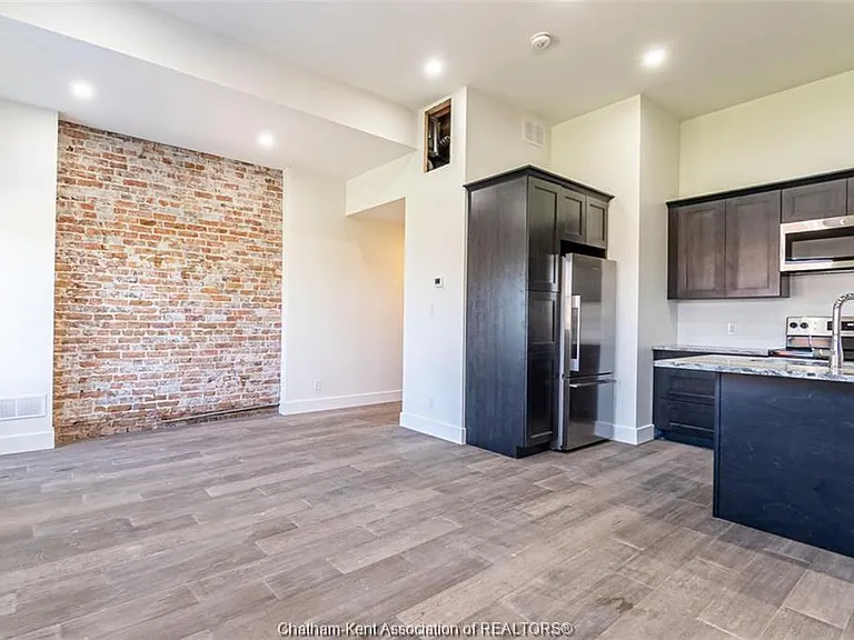 71 King St E #203 — Photo 14