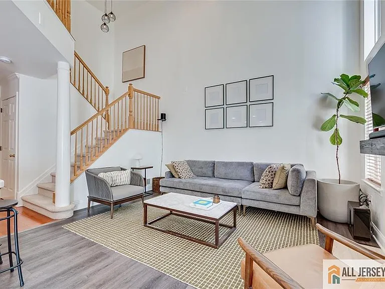 403 Somerset Ct — Photo 11