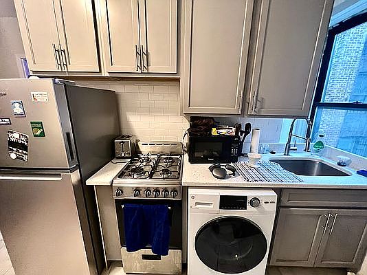 1st image of 128 Thompson St #14A