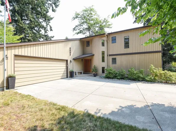 8892 Henderson Ave, Comox Valley, BC V9J 1A5