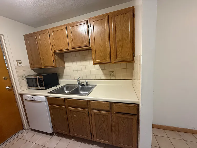 38 Middle St #1 — Photo 3