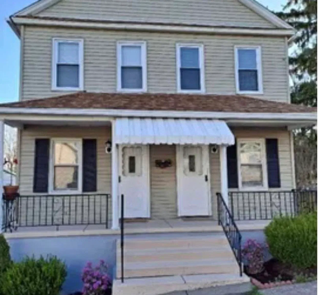 2 bed, 960 sqft, $1,300 — Photo 1