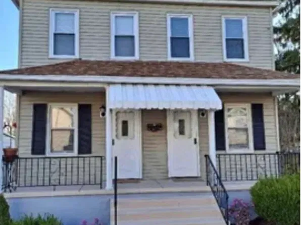 33 Saint John St, Plains, PA 18705