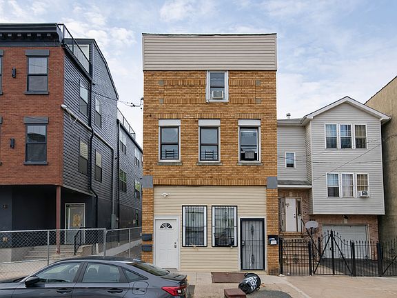 3rd image of 483 15th Ave #1