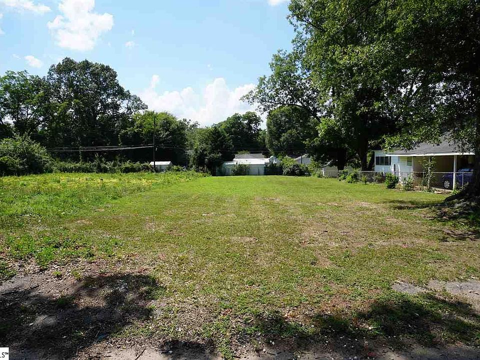 2nd image of 121 Allen Ave