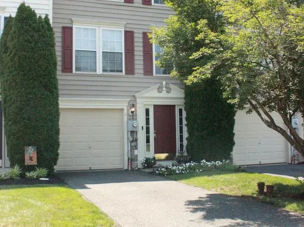 5 N Savanna Dr, Pottstown, PA 19465