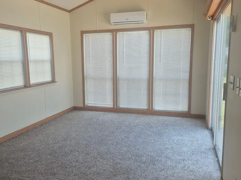 5318 Edgewater Dr — Photo 7
