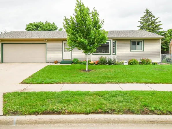 5412 W Deer Creek Dr, Sioux Falls, SD 57106