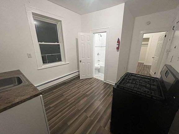 2nd image of 274 Vreeland Ave #V5
