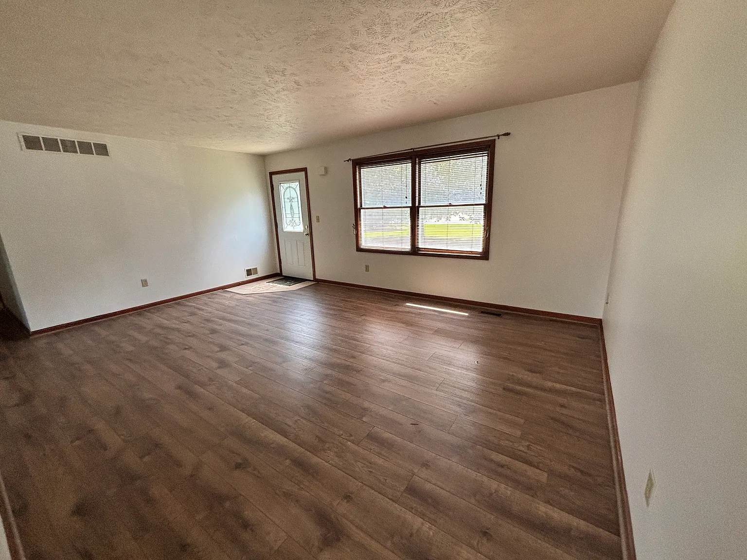3 bed, 1650 sqft, $2,100 — Photo 3