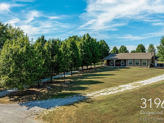3rd image of 31964 Dogwood Cir