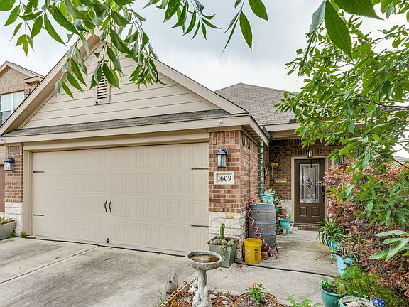 3rd image of 1609 Breanna Ln