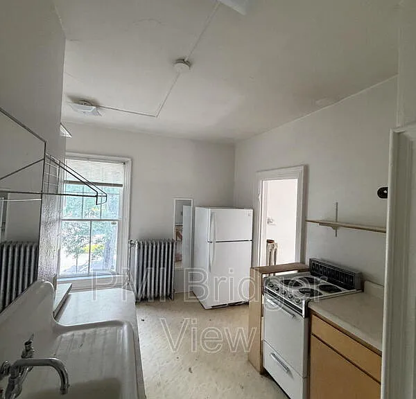 210 S Black Ave #2 — Photo 1