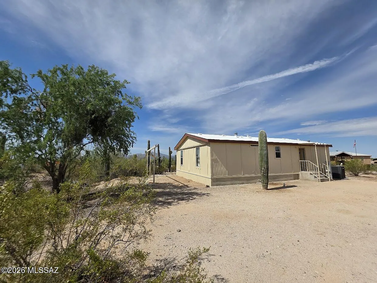 3 bed, 2.0 bath, 1107 sqft, $1,600 — Photo 2