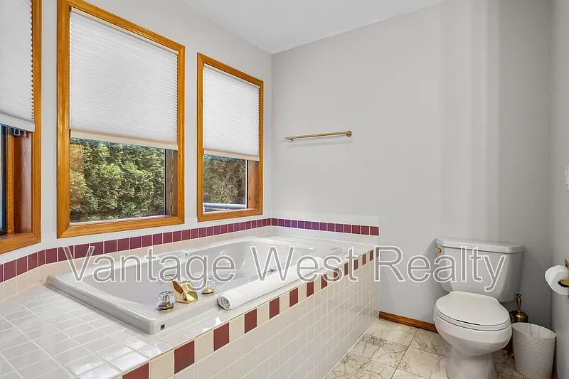 5 bed, 3.0 bath, $4,500 — Photo 3