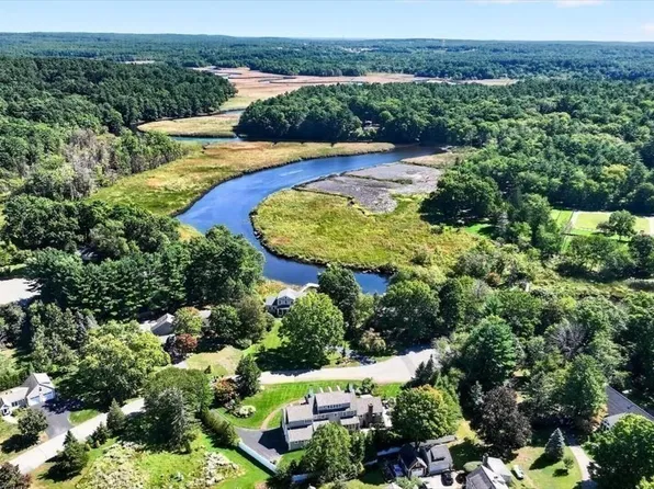35 Old Shipyard Ln, Hanover, MA 02339