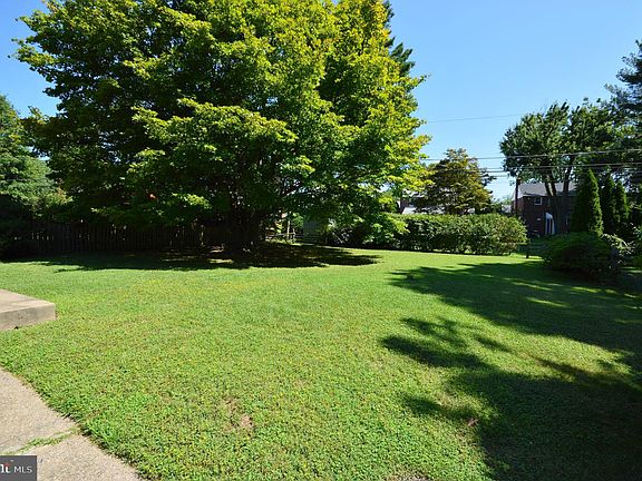 4th image of 241 Merrybrook Dr