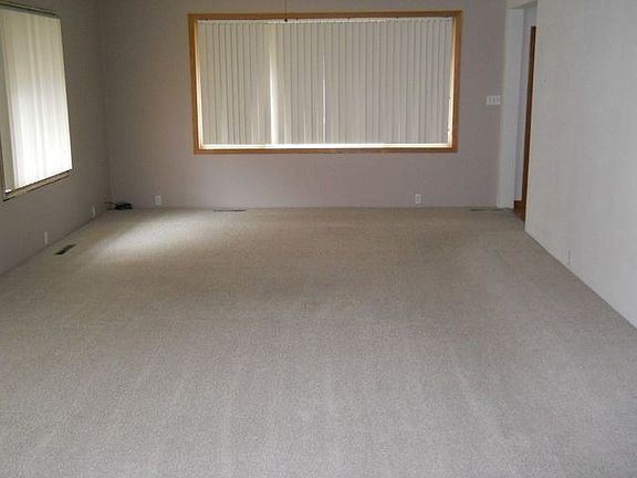 3rd image of 105 W 6th Ave