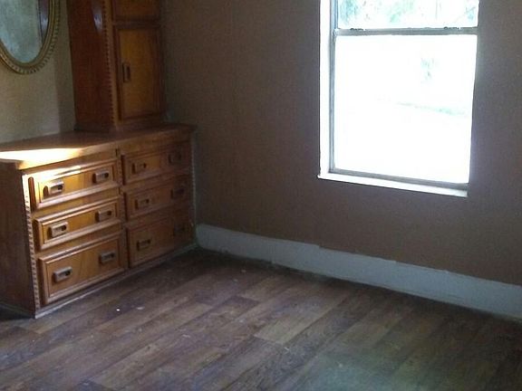 5th image of 209 E Crockett St