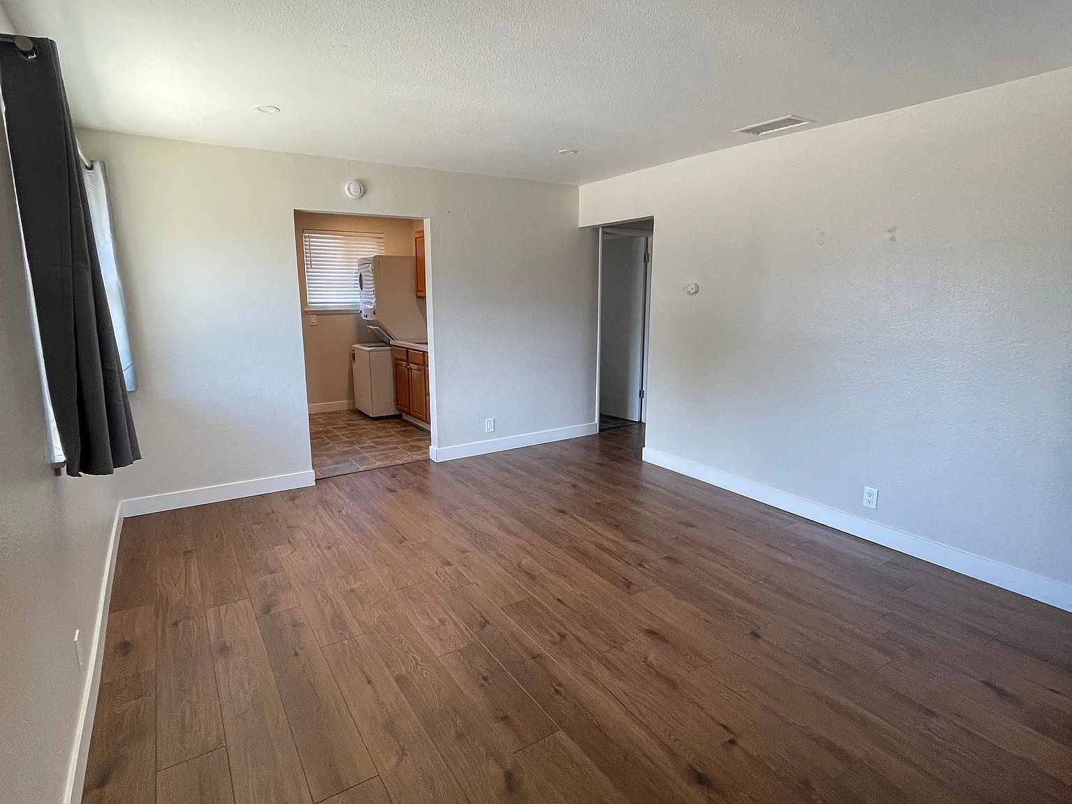 2 bed, 700 sqft, $2,200 — Photo 4