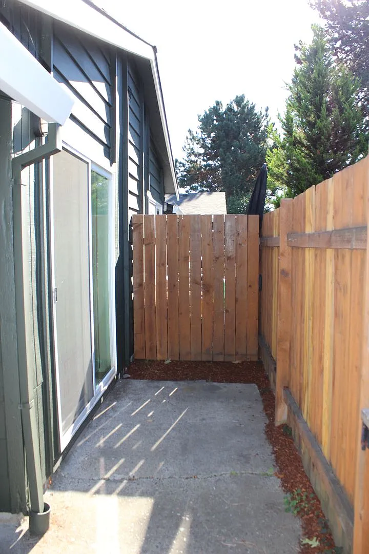 2025 SE River Road, wp403 — Photo 3