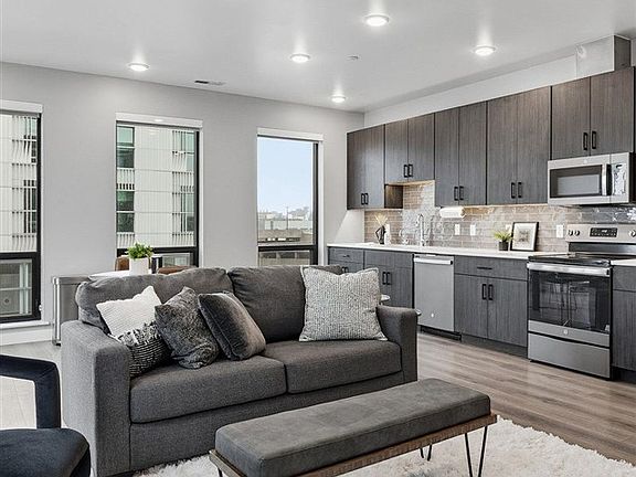 5th image of 300 S Clinton St #501