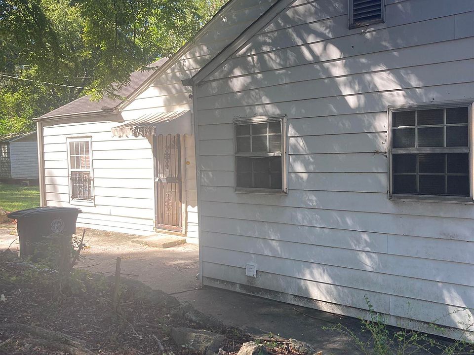 2nd image of 2541 20th Pl W