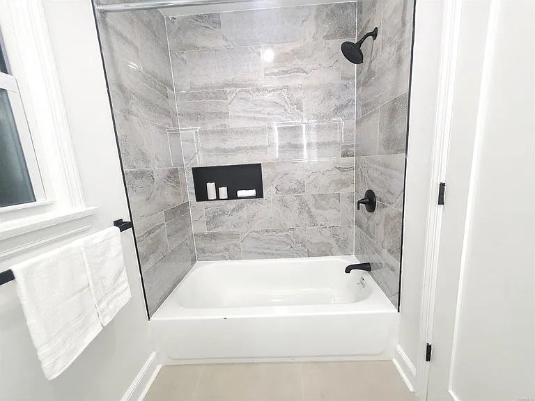 17 Woodlawn Ave — Photo 2