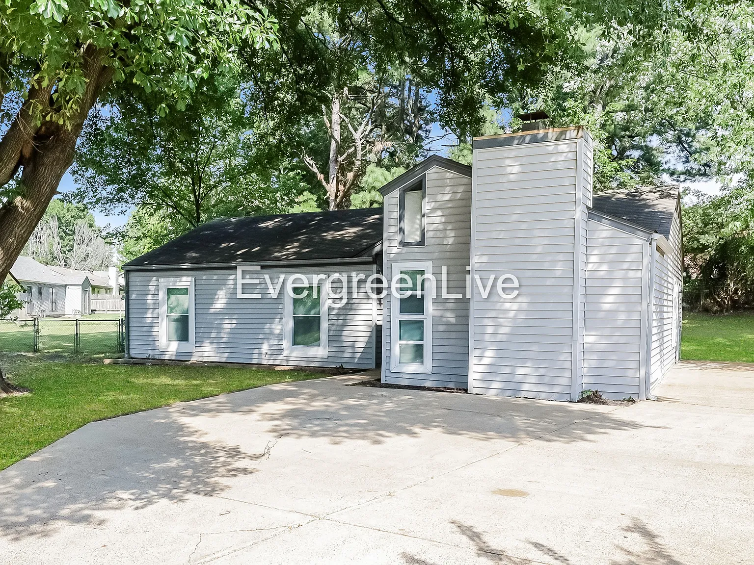 3 bed, 2.0 bath, 1250 sqft, $1,295 — Photo 2