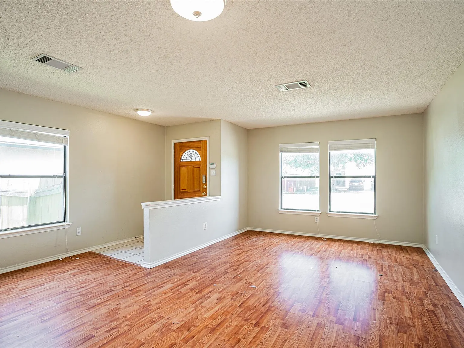 4 bed, 2.5 bath, 2593 sqft, $2,000 — Photo 4
