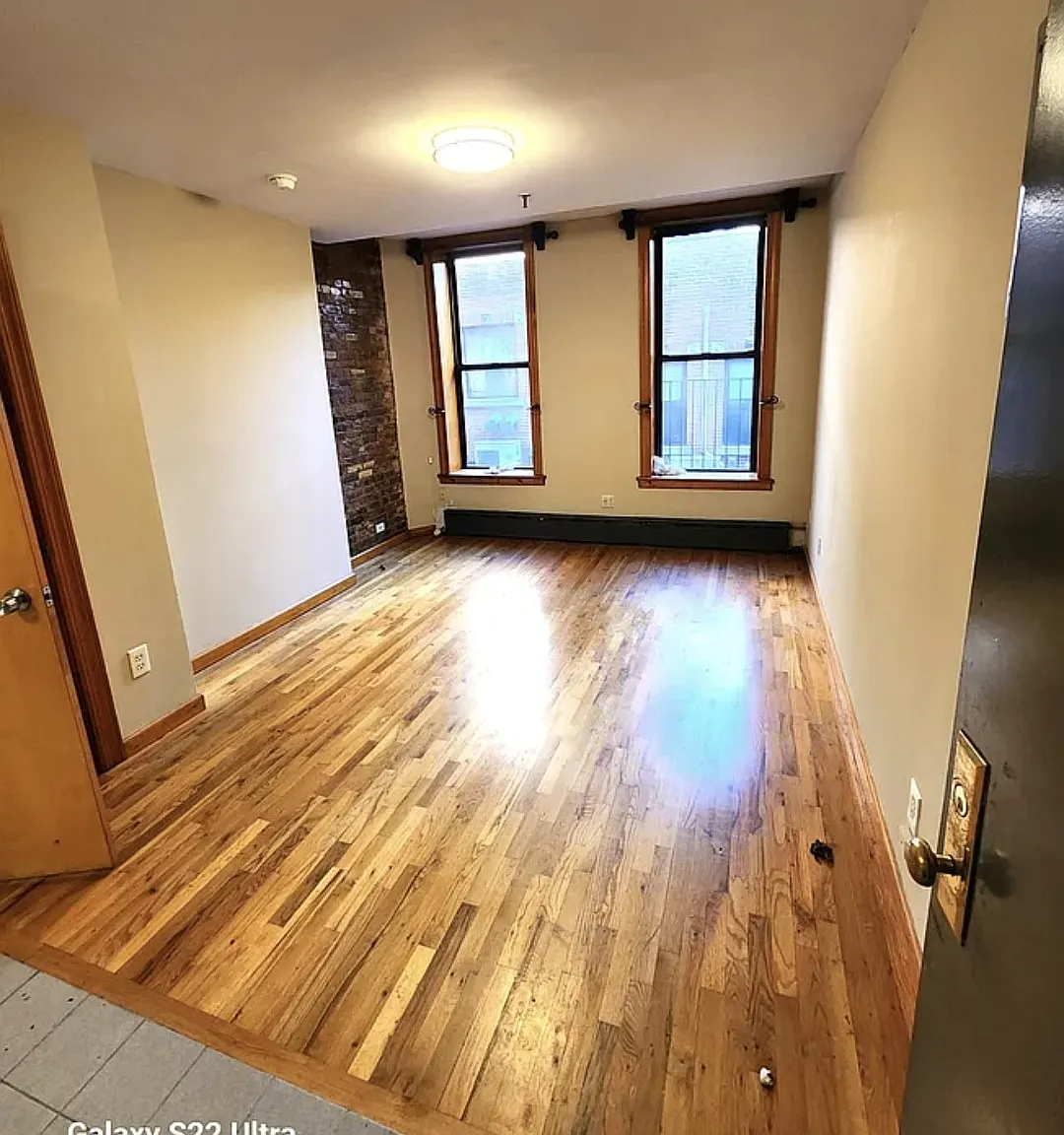 407 West 39th Street — Photo 3