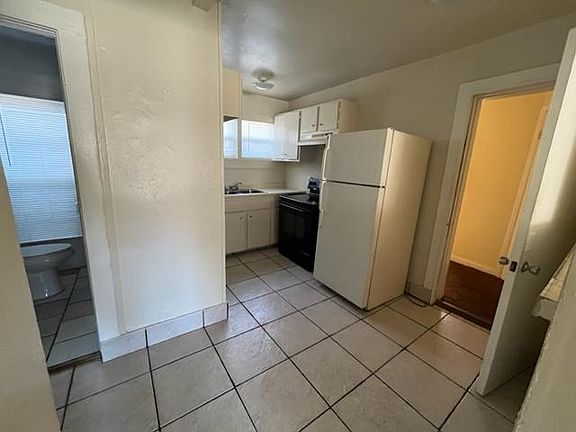 3rd image of 304 Taylor Ave #1