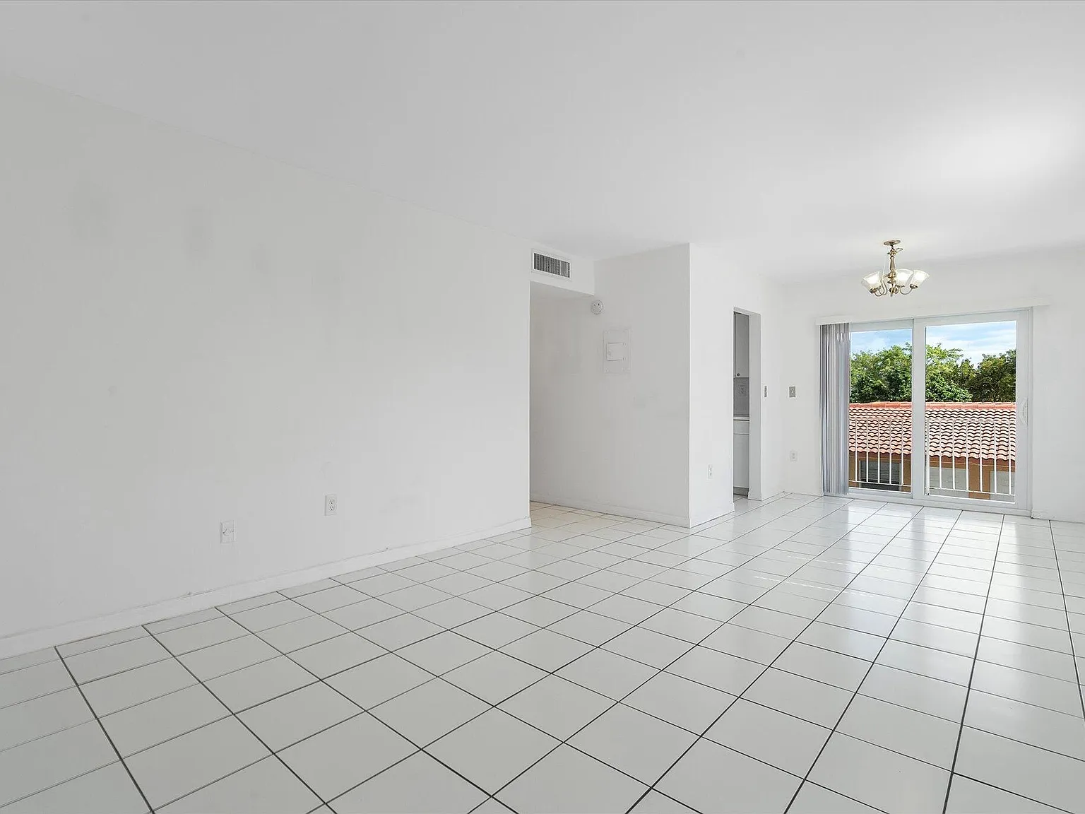 2 bed, 1.5 bath, 770 sqft, $2,200 — Photo 3